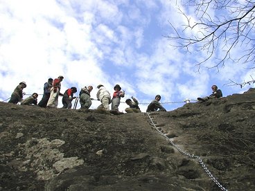 初冬の英彦山 さあ 今から登るぞ 銅の鳥居前 下の方は紅葉がとってもキレイでした 中津宮 頂上までの真ん中付近 中岳直下です 南岳頂上 １２００ｍ英彦山最高峰 南岳からの英彦山神社 中岳 中岳頂上 １１９０ｍ 北岳頂上